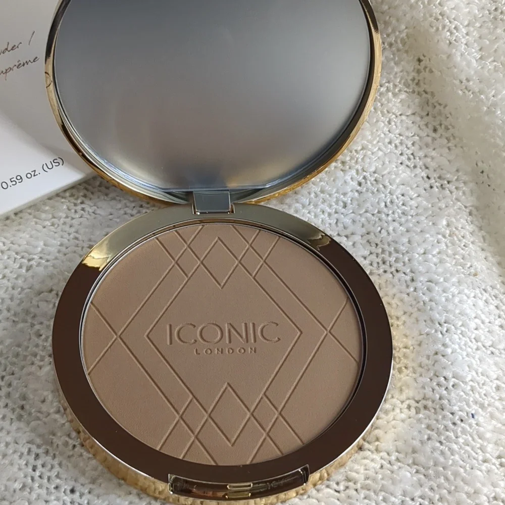 ICONIC London Ultimate Bronzing Powder in Warm Bronze, 17g/0.58oz